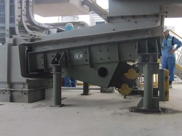 Vibrating feeder
